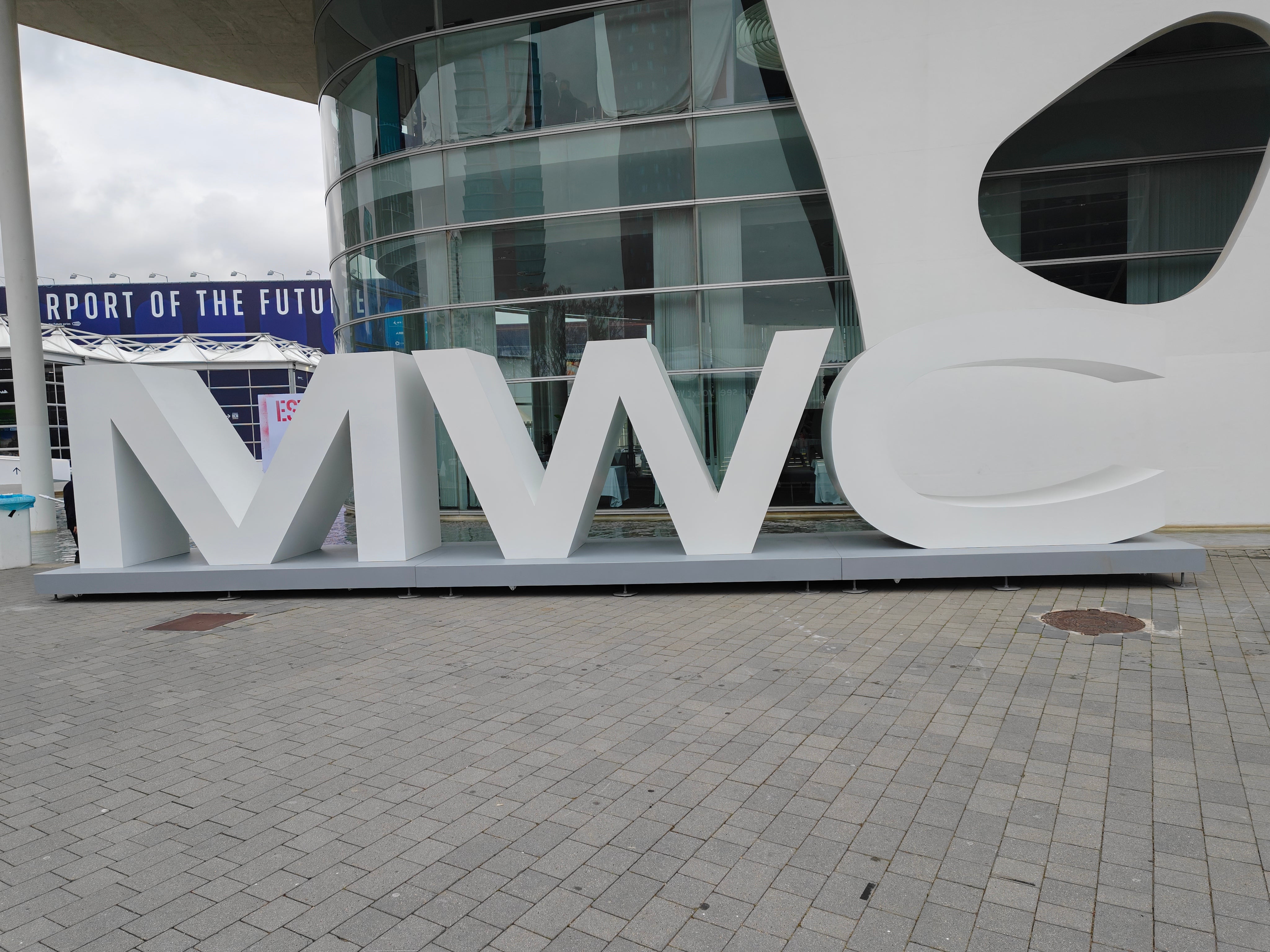 MWC Day 3 part 1 – Average Dad Tech